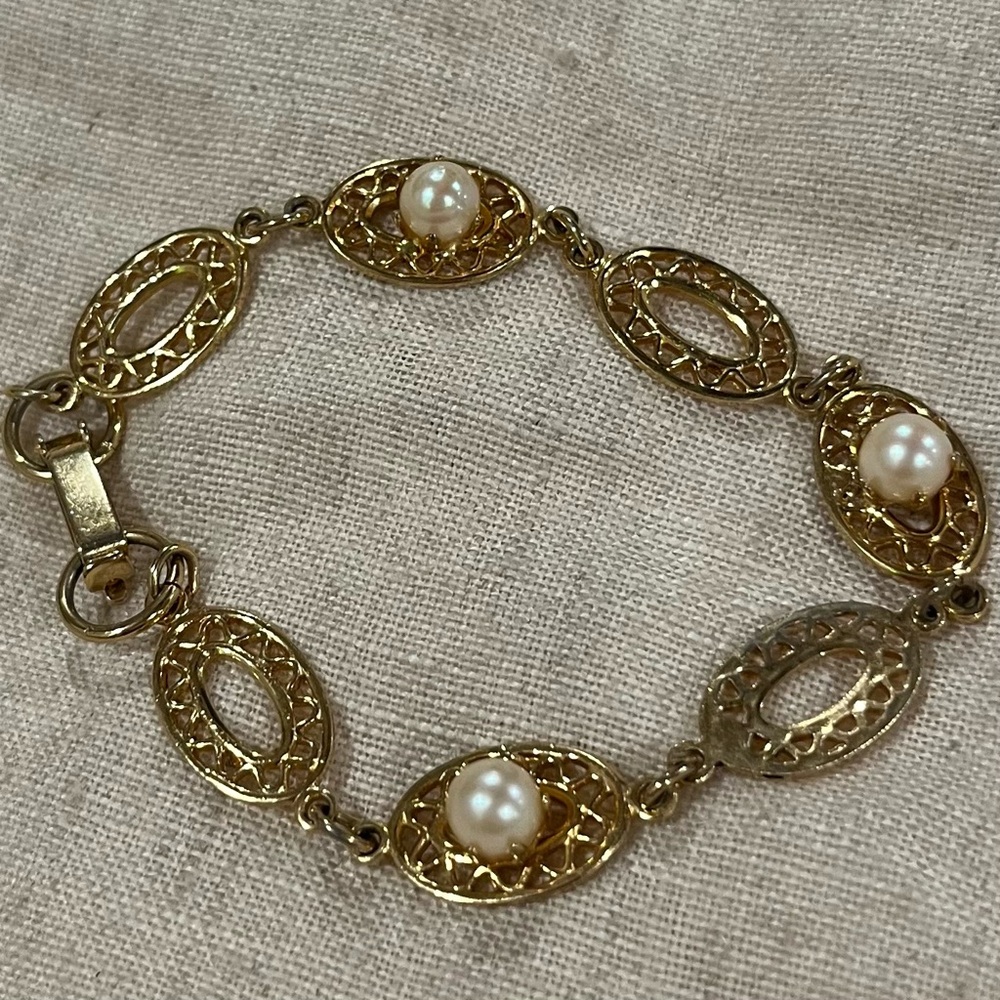 🌈 3/$10 Dainty Gold-Tone Pearl Link Bracelet